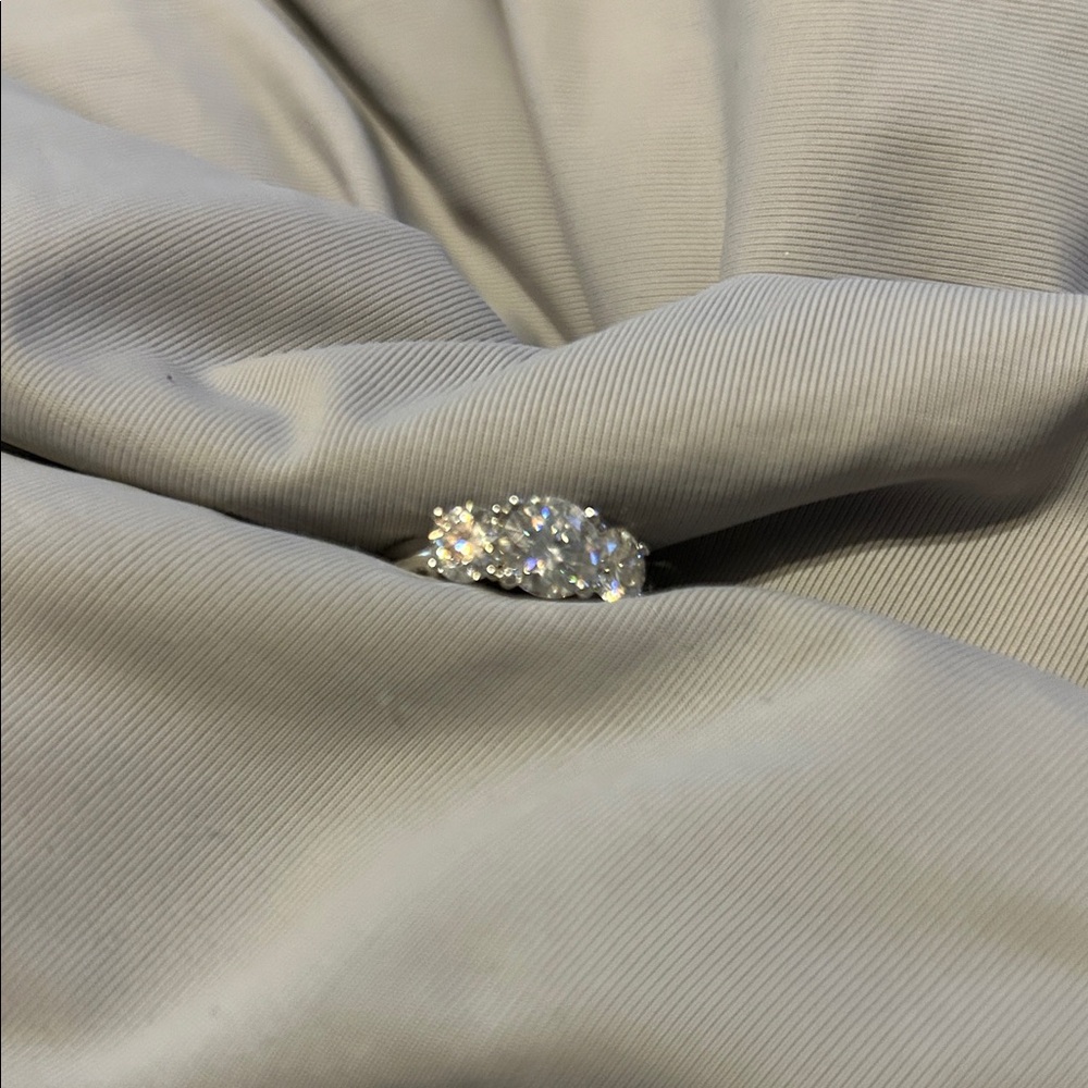 Elegant 925 Silver Women's 3 Stone Ring
